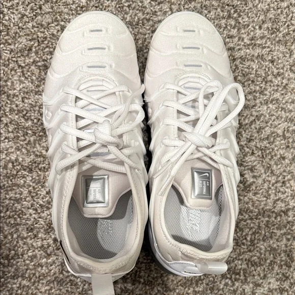 Nike Air VaporMax Plus in White - Picture 2 of 7